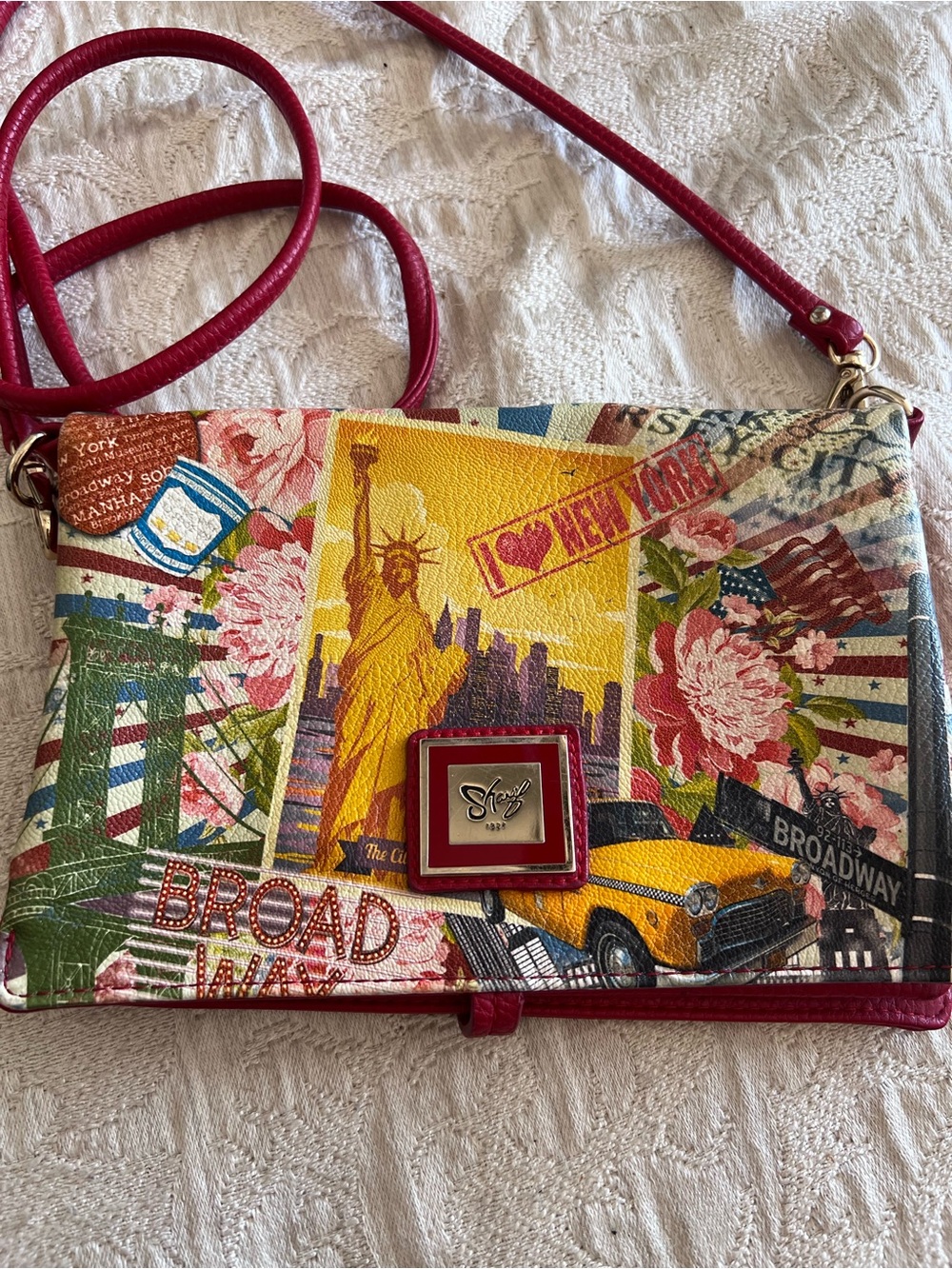 VTG Sharif Multicolor New York Collage Crossbody Bag with Red Trim - Picture 1 of 9